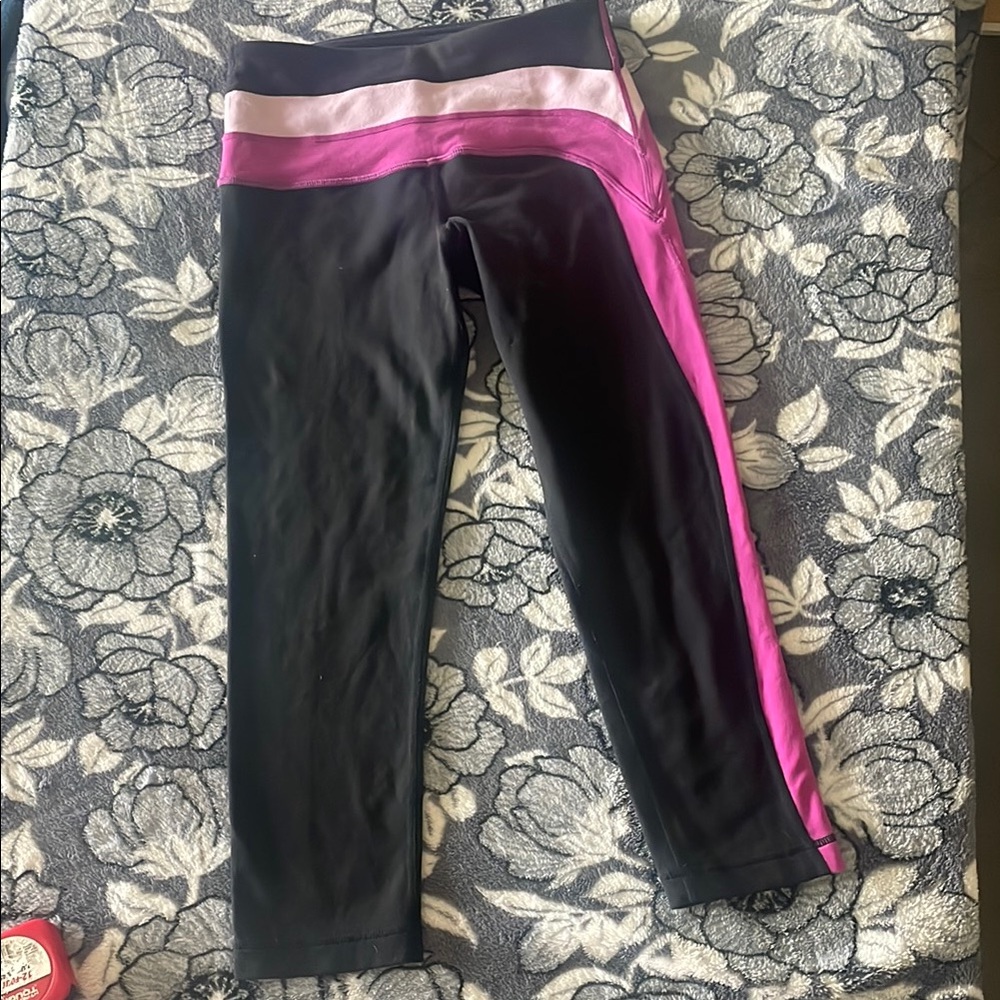 Lululemon older style crop legging